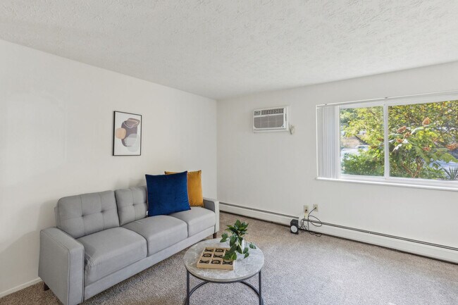 Foto del edificio - 5556 Broadview Rd