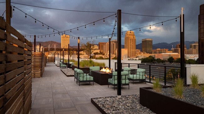 Building Photo - Skyhouse Apartments