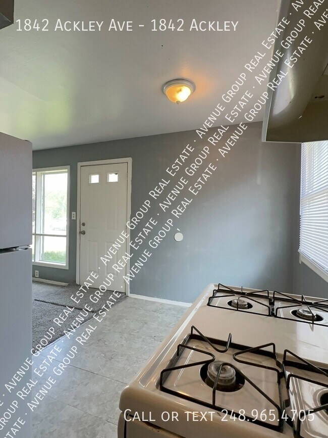 Foto del edificio - 1842 Ackley St - Great Westland 2Bed/1Bath...