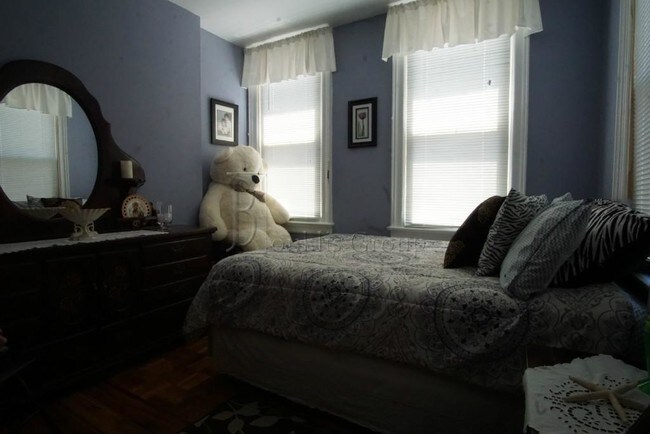 Building Photo - 3233 Corlear Ave