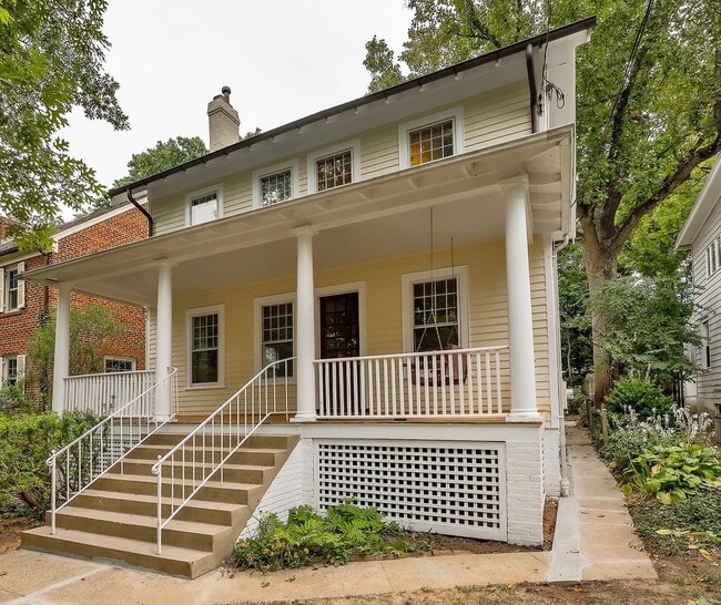 Building Photo - Classic Chevy Chase Charm in NW DC Availab...