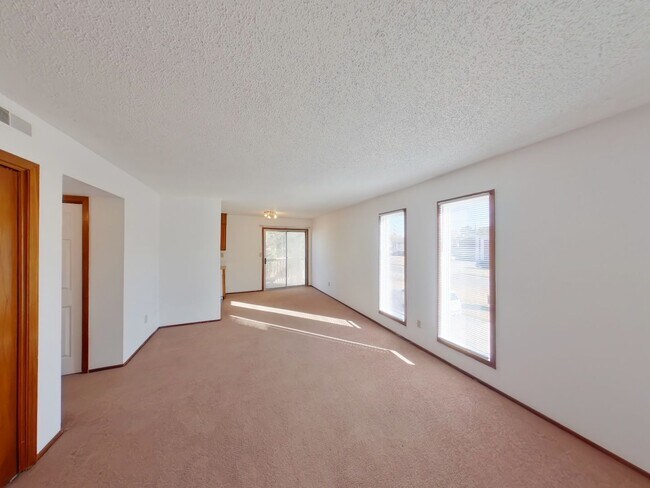 Building Photo - 213 N Acadia St