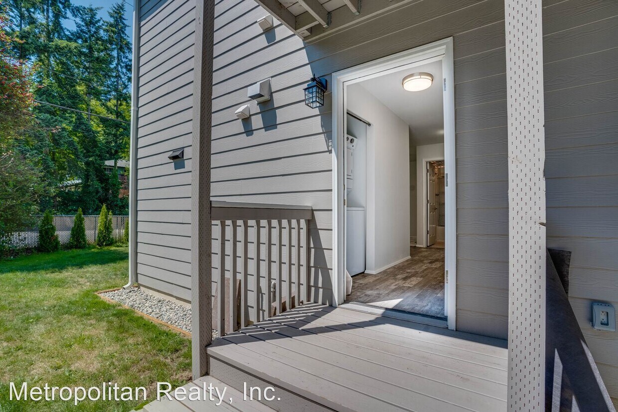 Primary Photo - 2 br, 1 bath House - 23509 Edmonds Way Unit B