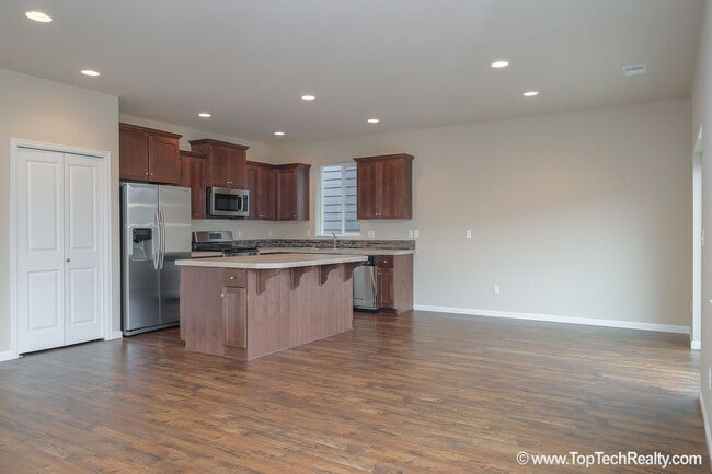Building Photo - Spacious 4-Bedroom + Office Home in Abbey Creek – Modern Finishes, EV Charger & Low-Maintenance B...