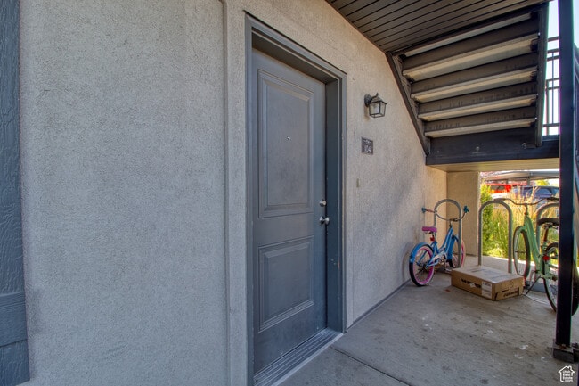 Building Photo - 1700 S Sandhill Rd