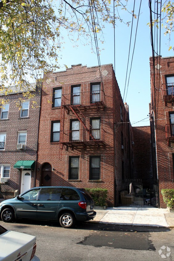Primary Photo - 2023 Paulding Ave
