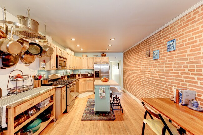 Gourmet kitchen! - 1436 Decatur St