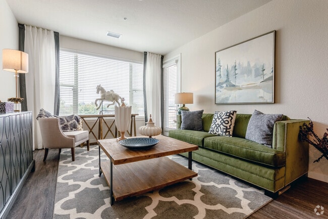 Interior Photo - Solana Lakewood