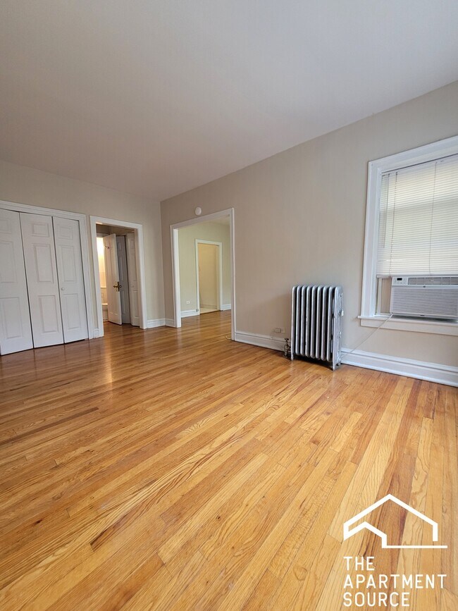 Building Photo - 916 Reba Pl