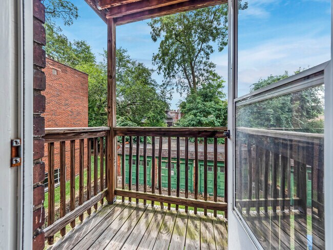 Foto del edificio - 5556 Covode St