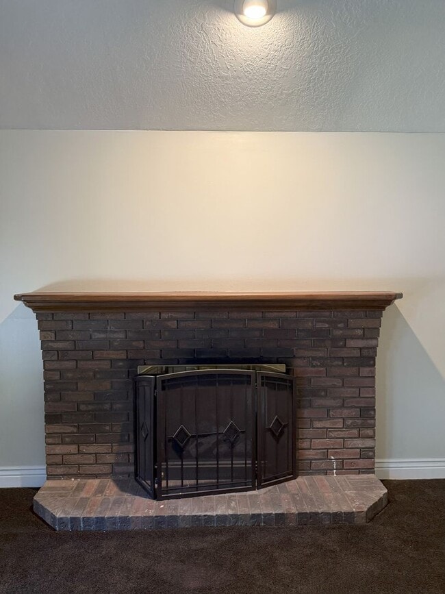 Building Photo - 4 Bed / 3 Bath Home for Rent in Riverdale,...
