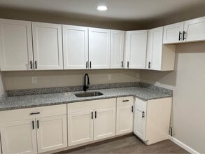 Building Photo - 216-218 Crane St Building Photo - 216-218 Crane St