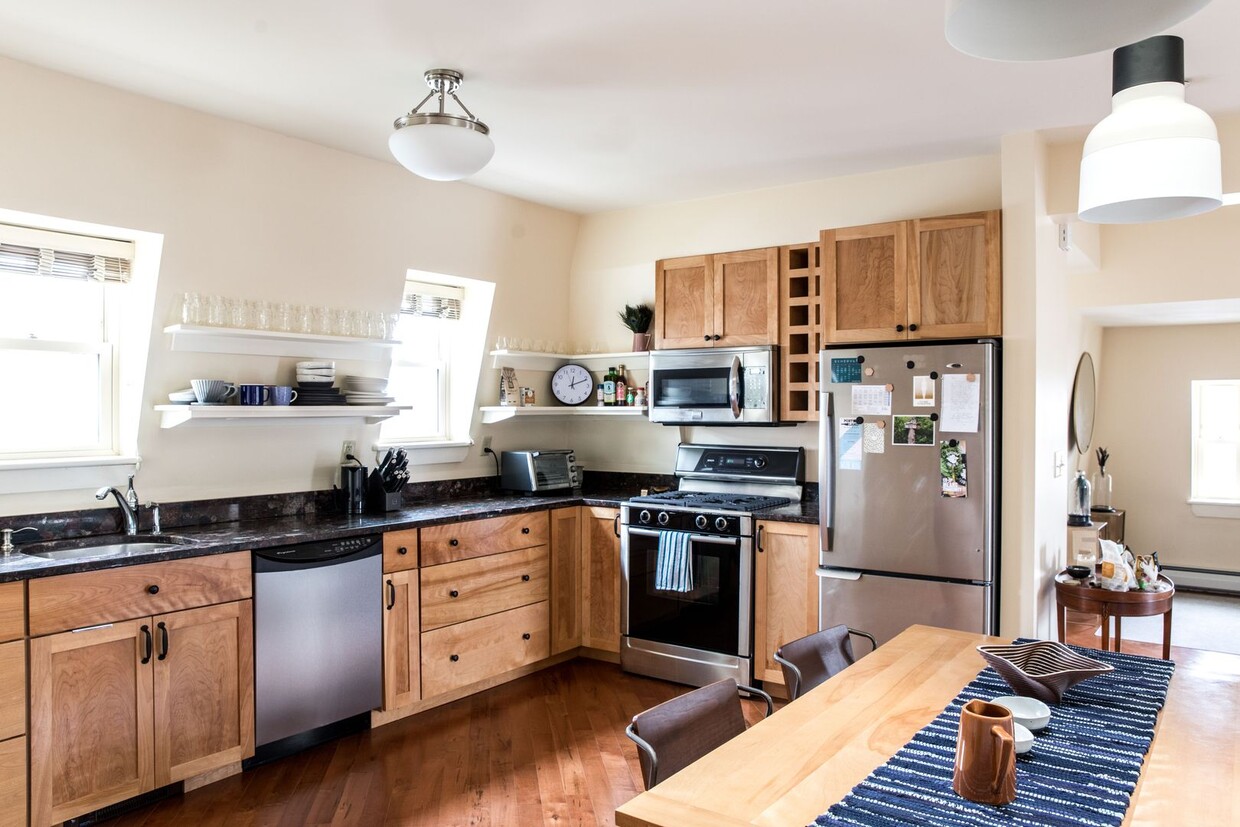 Primary Photo - Gorgeous 2BR/1BA Condo Available January 1...