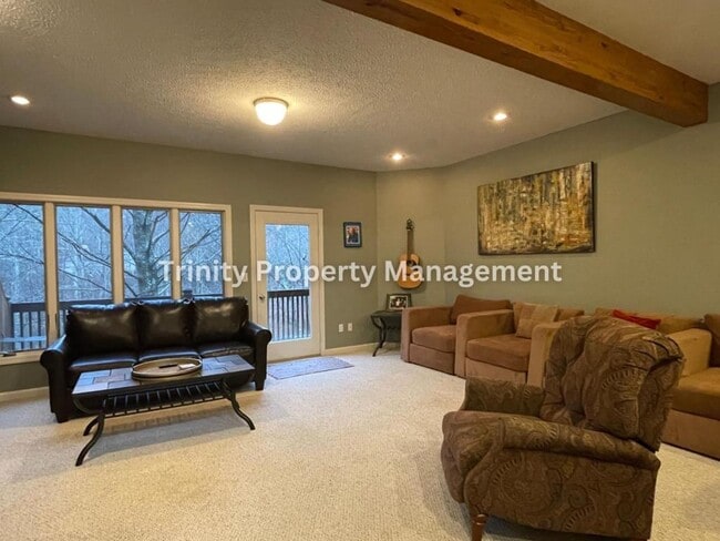 Foto del edificio - 206 Aaron Smith Dr