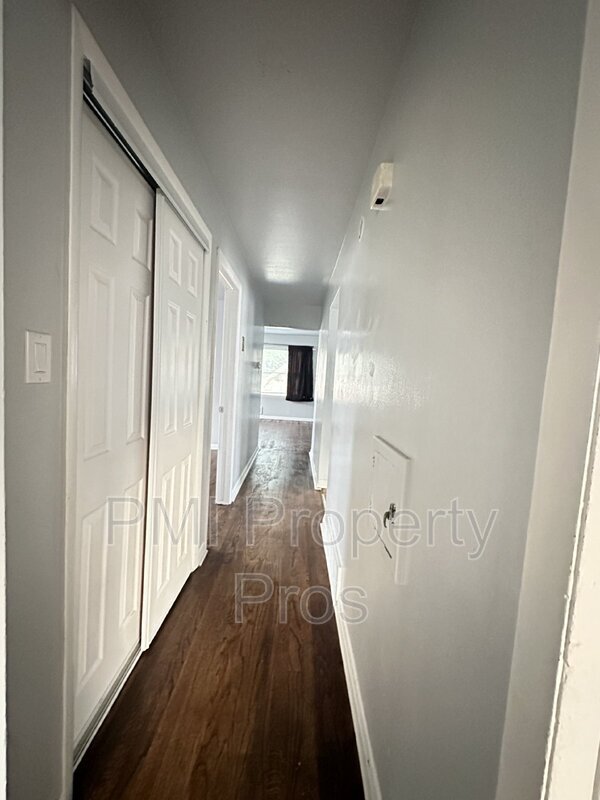 Primary Photo - 5917 N 70th St