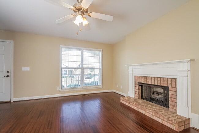 Building Photo - 1014 Persimmon Dr