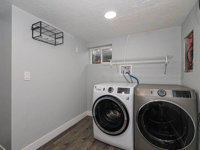 Foto del edificio - 5 Bedroom, 2.5 Bathrooms Home