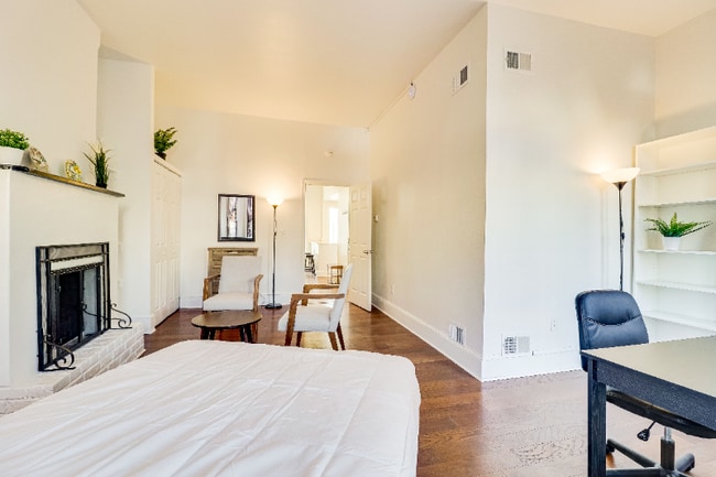 Foto del edificio - 409 Constitution Ave NE