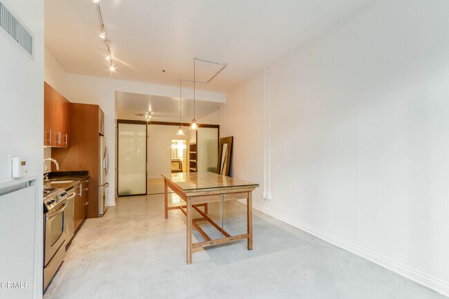 Foto del edificio - 849 S Broadway