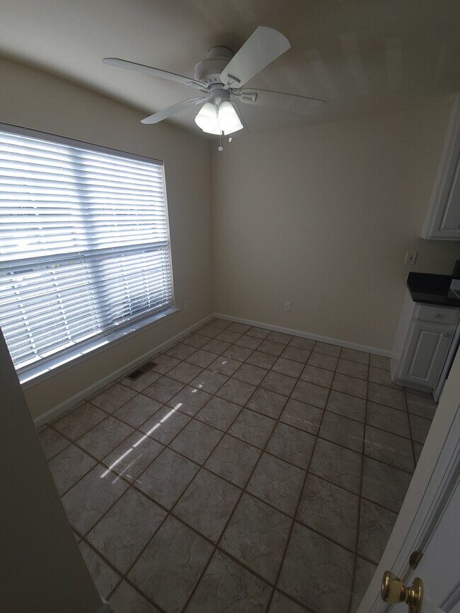 Foto del edificio - 501 Upland St