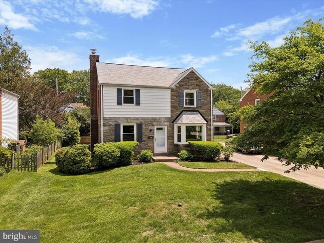 Building Photo - 609 Latham Dr
