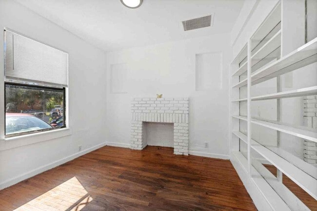 Building Photo - 3509 Pinewood Ave
