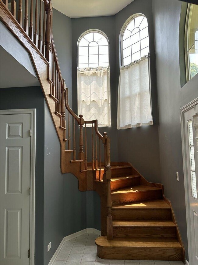 Foto del edificio - 3 bedroom in Naperville IL 60564