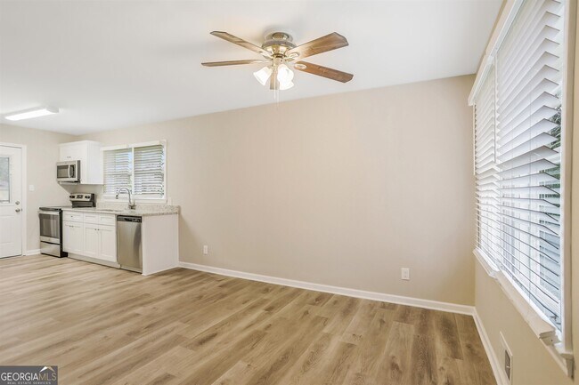 Foto del edificio - 869 Capitol View Ave NW