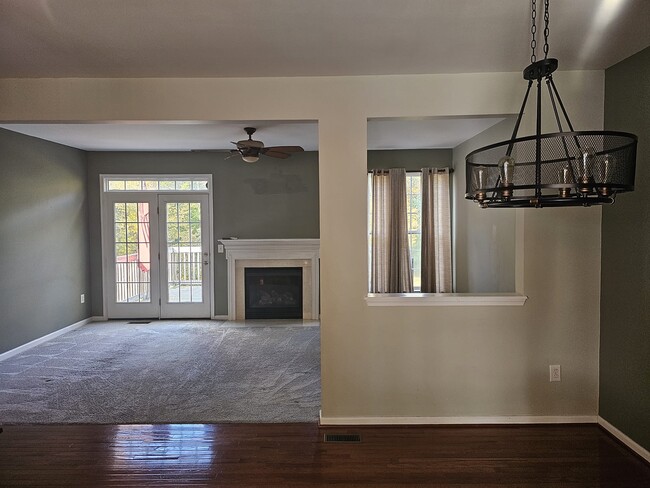 Building Photo - 1359 Lewis Ln