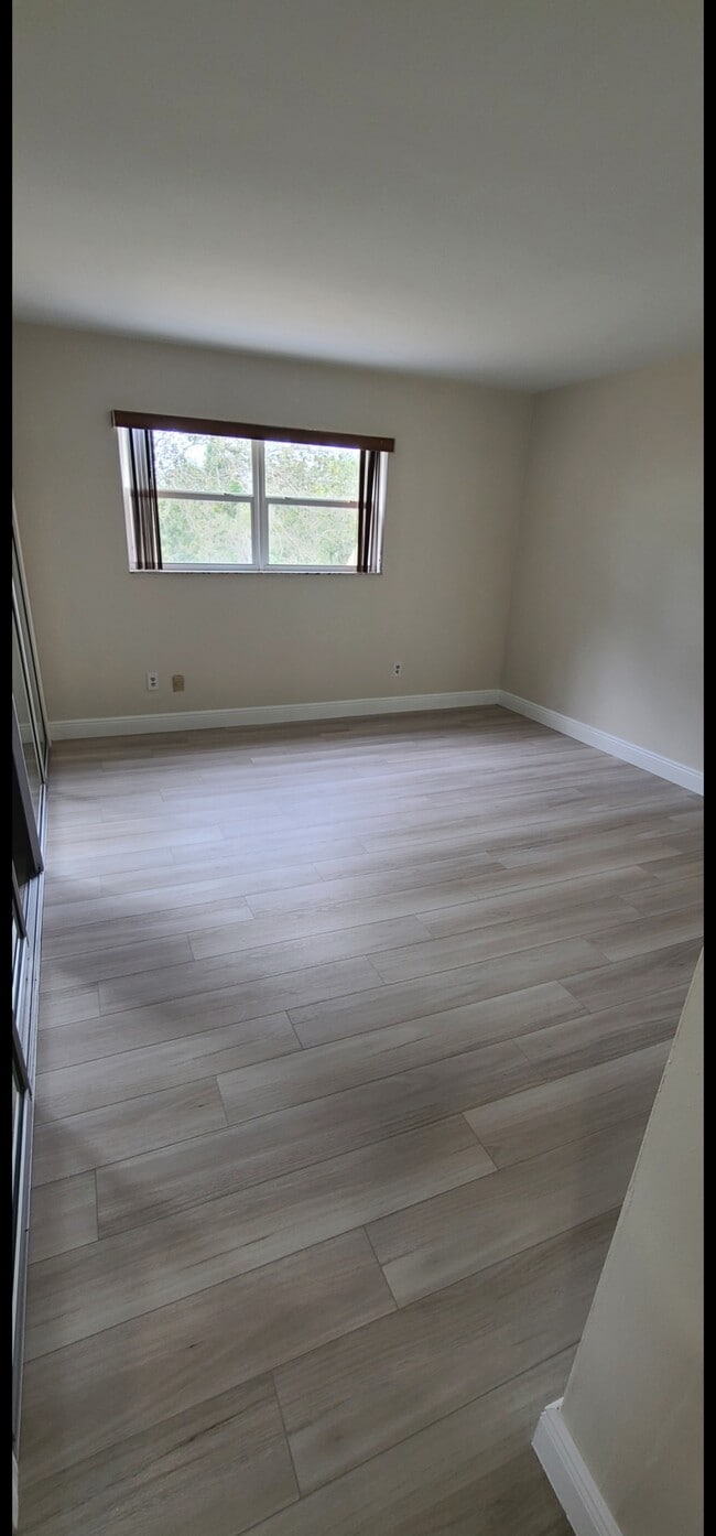 Foto del edificio - 140 NW 87th Ave