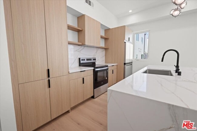 Foto del edificio - 5214 Satsuma Ave