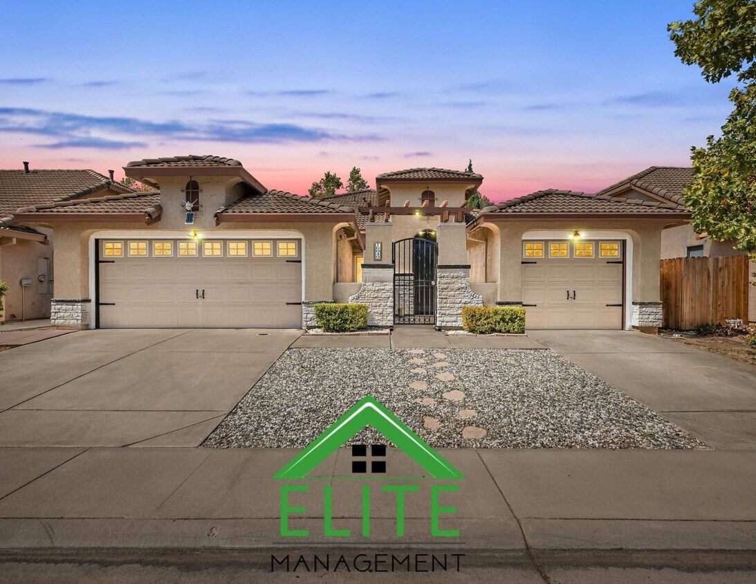 Primary Photo - A Gem beautiful one-story home is ready fo...