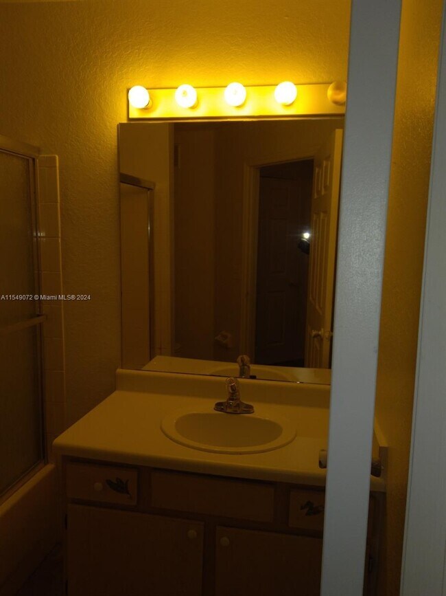 Building Photo - 4295 Summer Landing Dr