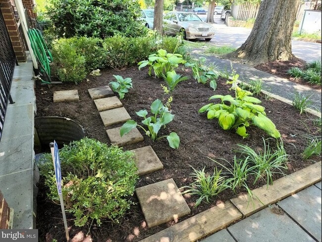 Building Photo - 1770 Hobart St NW