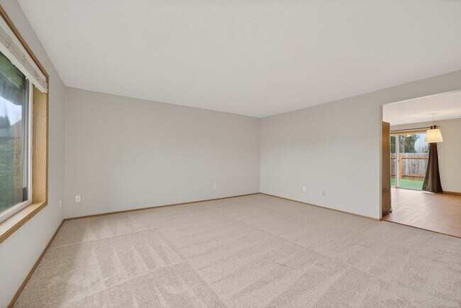 Foto del edificio - 3 Bedroom 2 Bath Single Level with fenced back yard