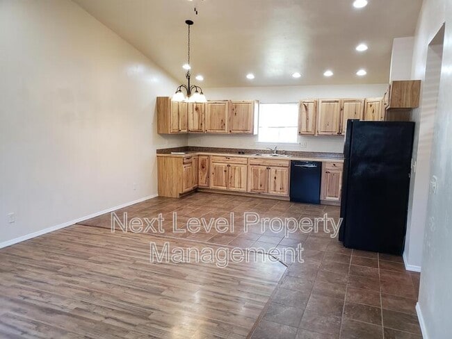 Foto del edificio - 385 Mountain View Dr