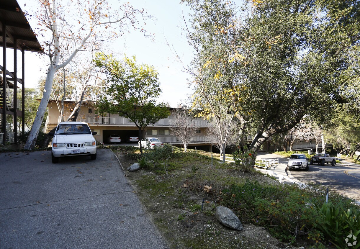 Primary Photo - 2076 Valderas Dr