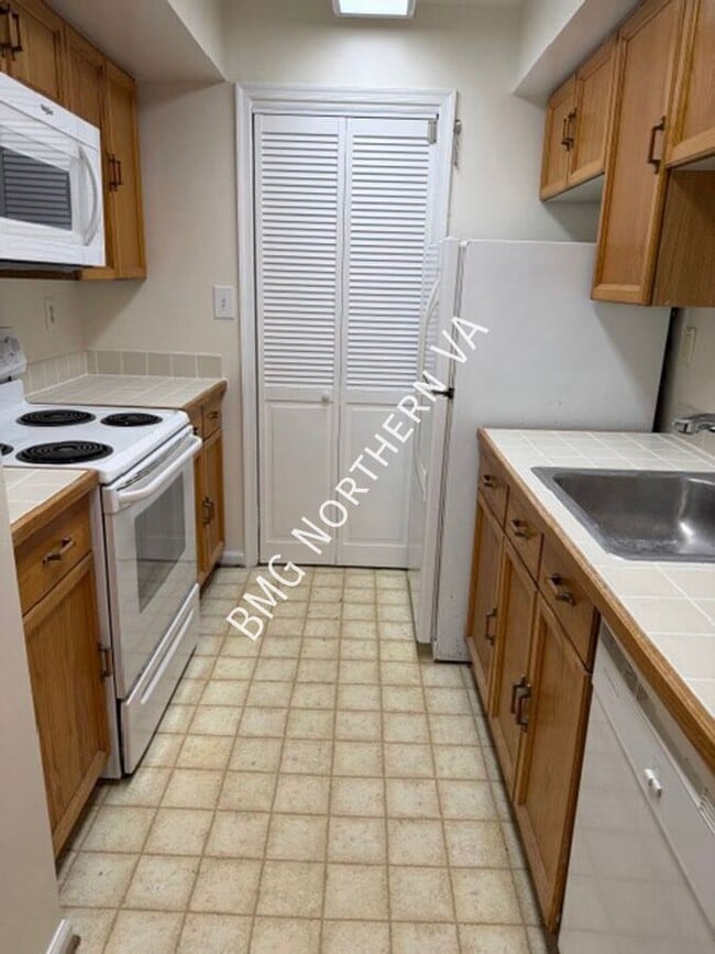 Building Photo - 4529 28th Rd S