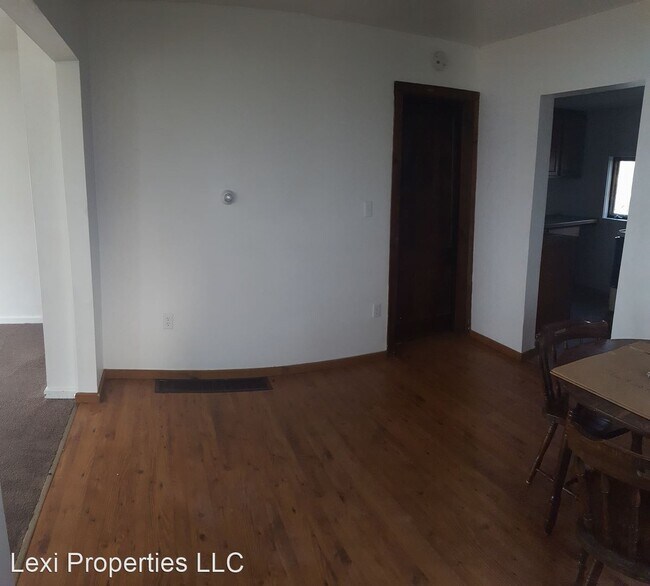 Building Photo - 2 br, 1 bath House - 1 Hollenbeck