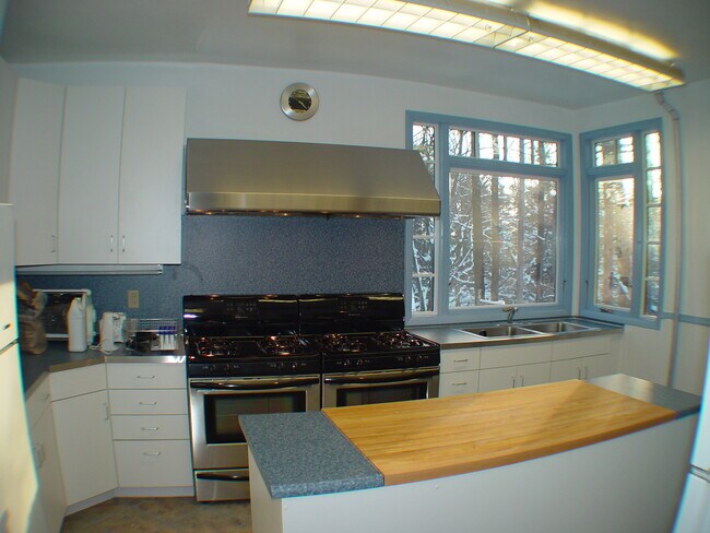 Building Photo - 200 Highland Ave