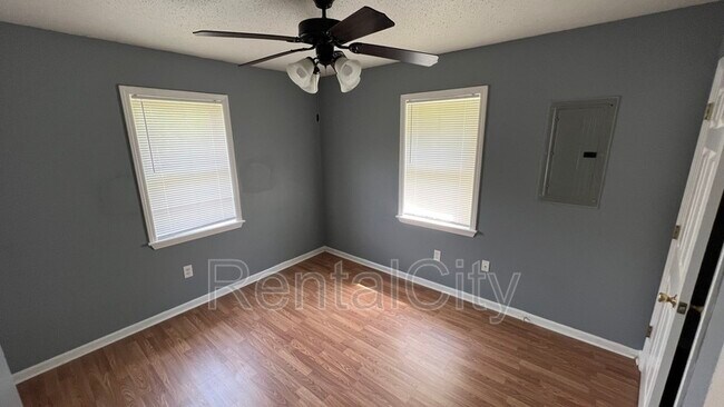 Building Photo - 85 Navy Cir