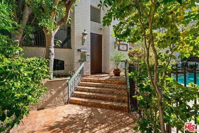 Foto del edificio - 502 San Vicente Blvd