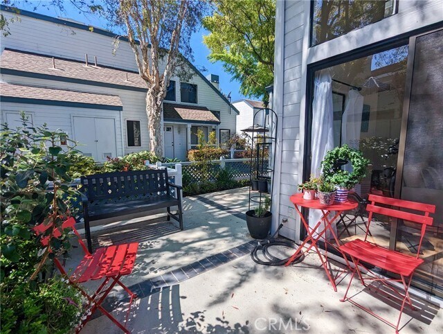 Building Photo - 631 Springbrook N
