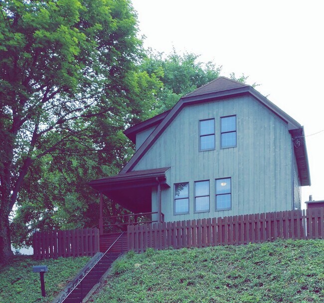Building Photo - 1261 Oakglen St