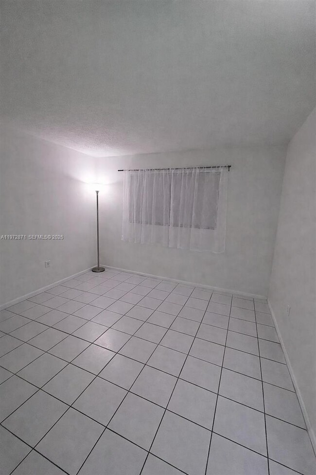 Foto del edificio - 6200 W Flagler St