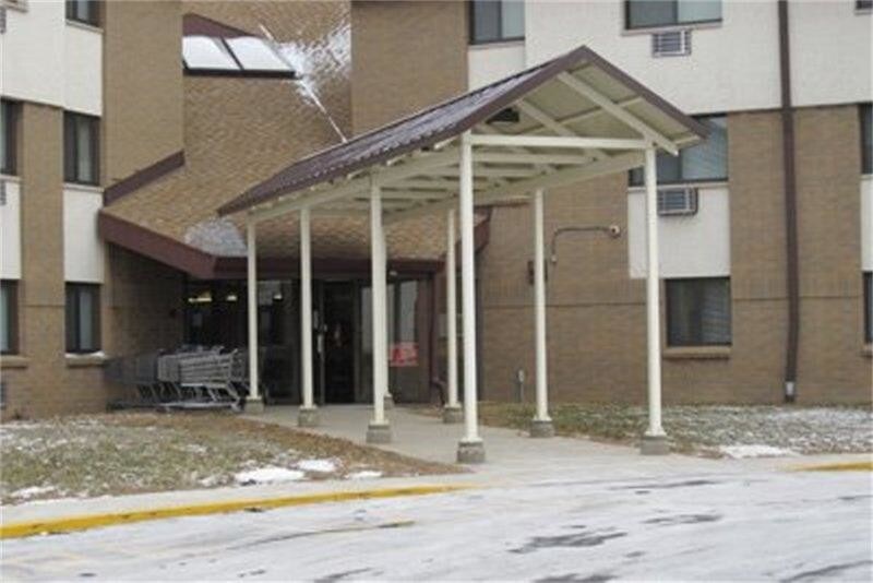 Primary Photo - 6700 W Appleton Ave