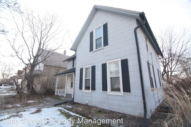Building Photo - 818 18th Ave