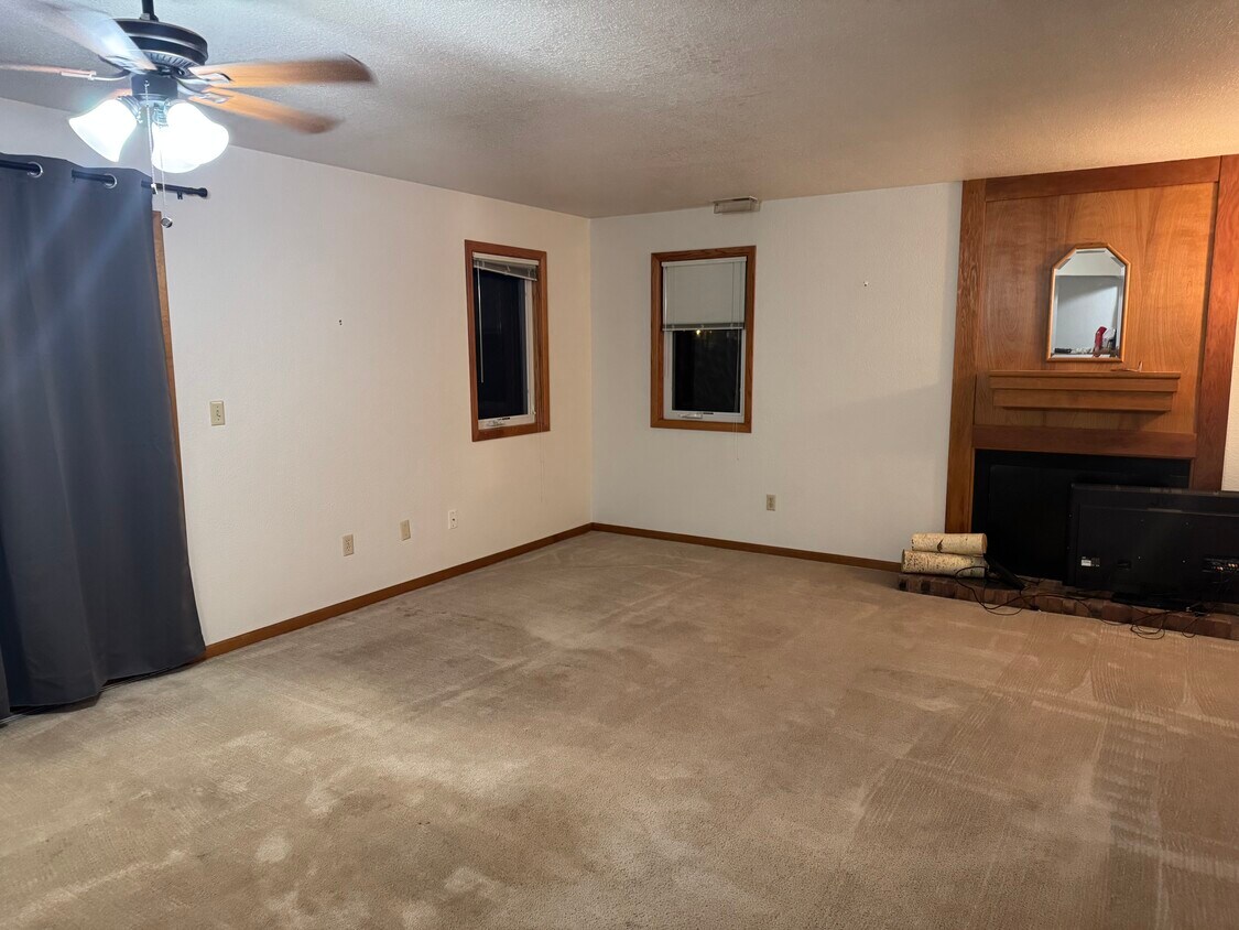 Sala de estar - 1273 Yellowstone Ave