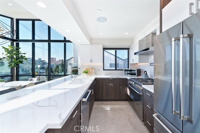 Foto del edificio - 500 E Balboa Blvd