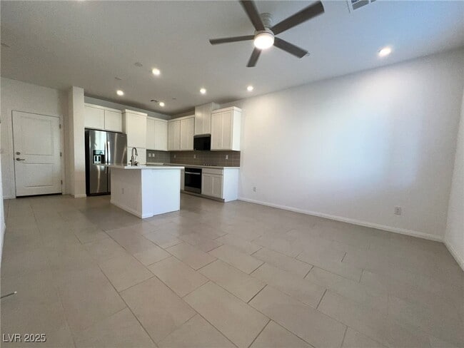 Foto del edificio - 230 Wewatta Ave